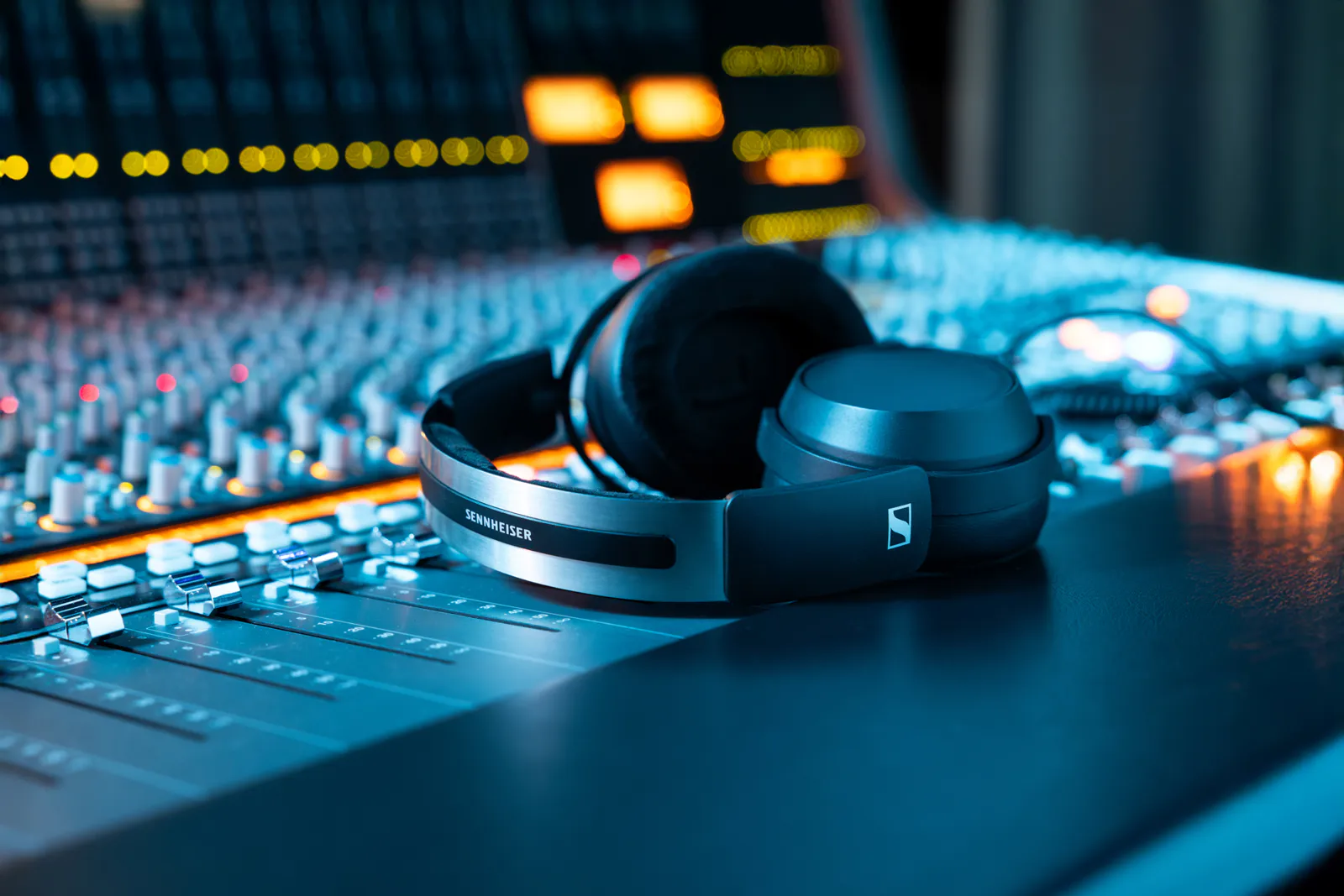 Sennheiser HD 480 Pro: Studio-Grade Closed-Back Headphones with Accurate Bass and All-Day Comfort