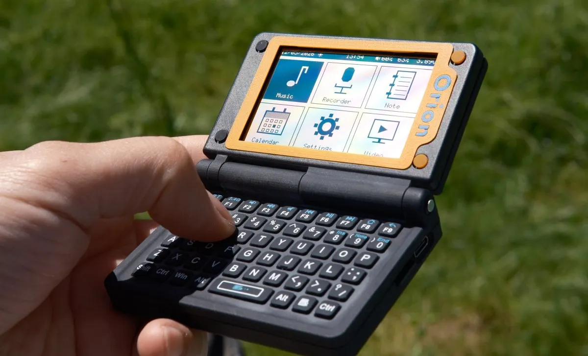 Orion PDA Brings Back the Classic Pocket Computer With Solar Charging and a Sunlight-Readable Display